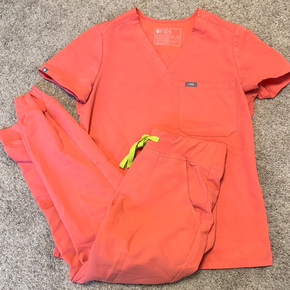 Figs Coral Scrub Set XS *color no longer sold by Figs*